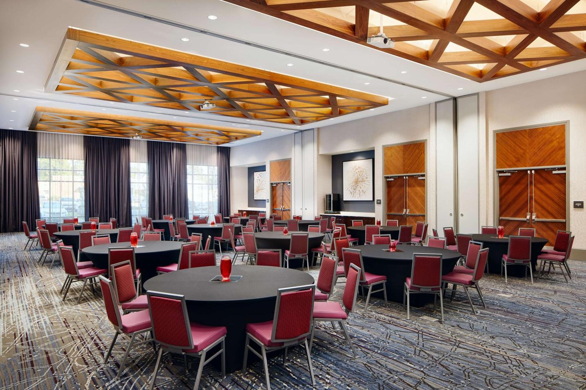 Embassy Suites By Hilton Atlanta Airport North Hapeville Exterior foto